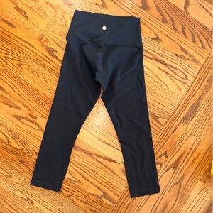 LULULEMON WUNDER UNDER CROP 21” size 4